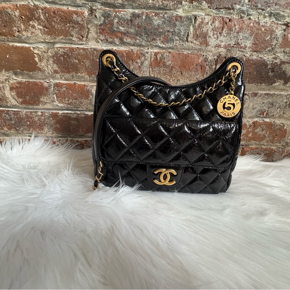 Chanel Wavy CC hobo Quilted Crumpled calfskin- medium